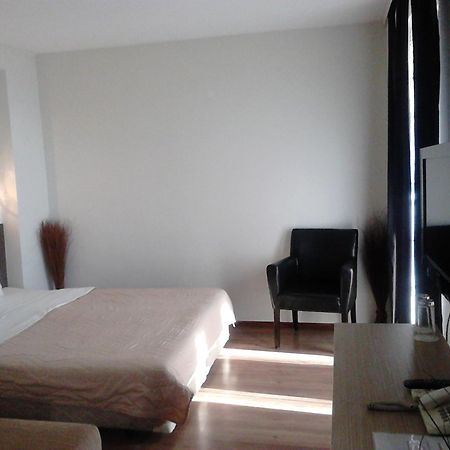 Prenociste Konstantin 2008 Hotel Nis Phòng bức ảnh