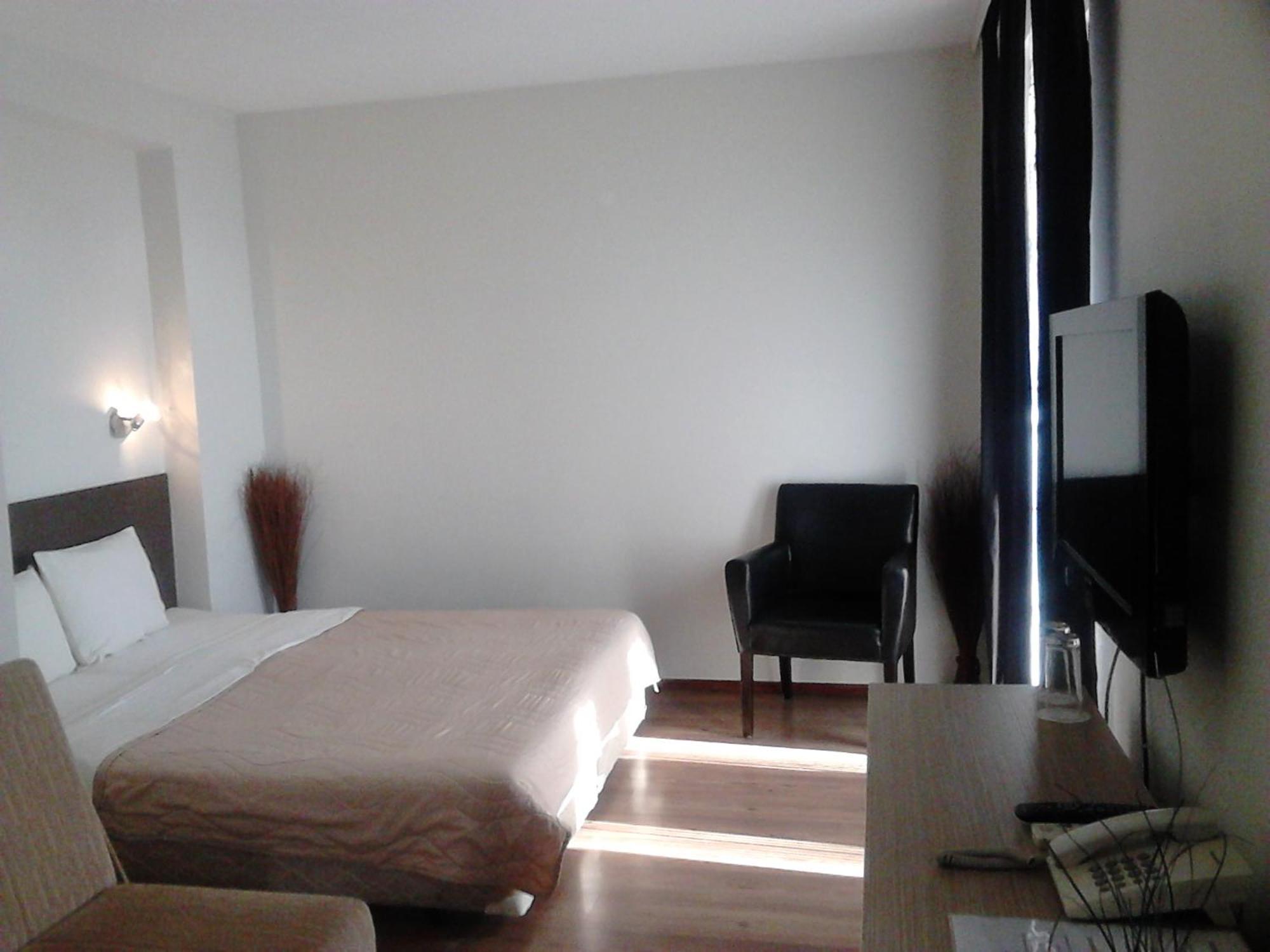 Prenociste Konstantin 2008 Hotel Nis Phòng bức ảnh